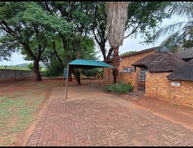 2 BEDROOM TOWNHOUSE FOR SALE IN SAFARI GARDENS